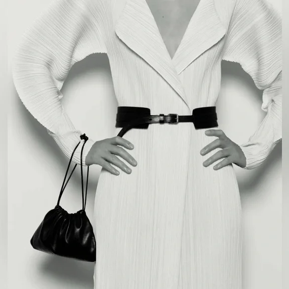 PORTO “The Mini” Italian Leather Clutch/wristlet bag– Nero (Black). Retail $220 - Picture 3 of 10